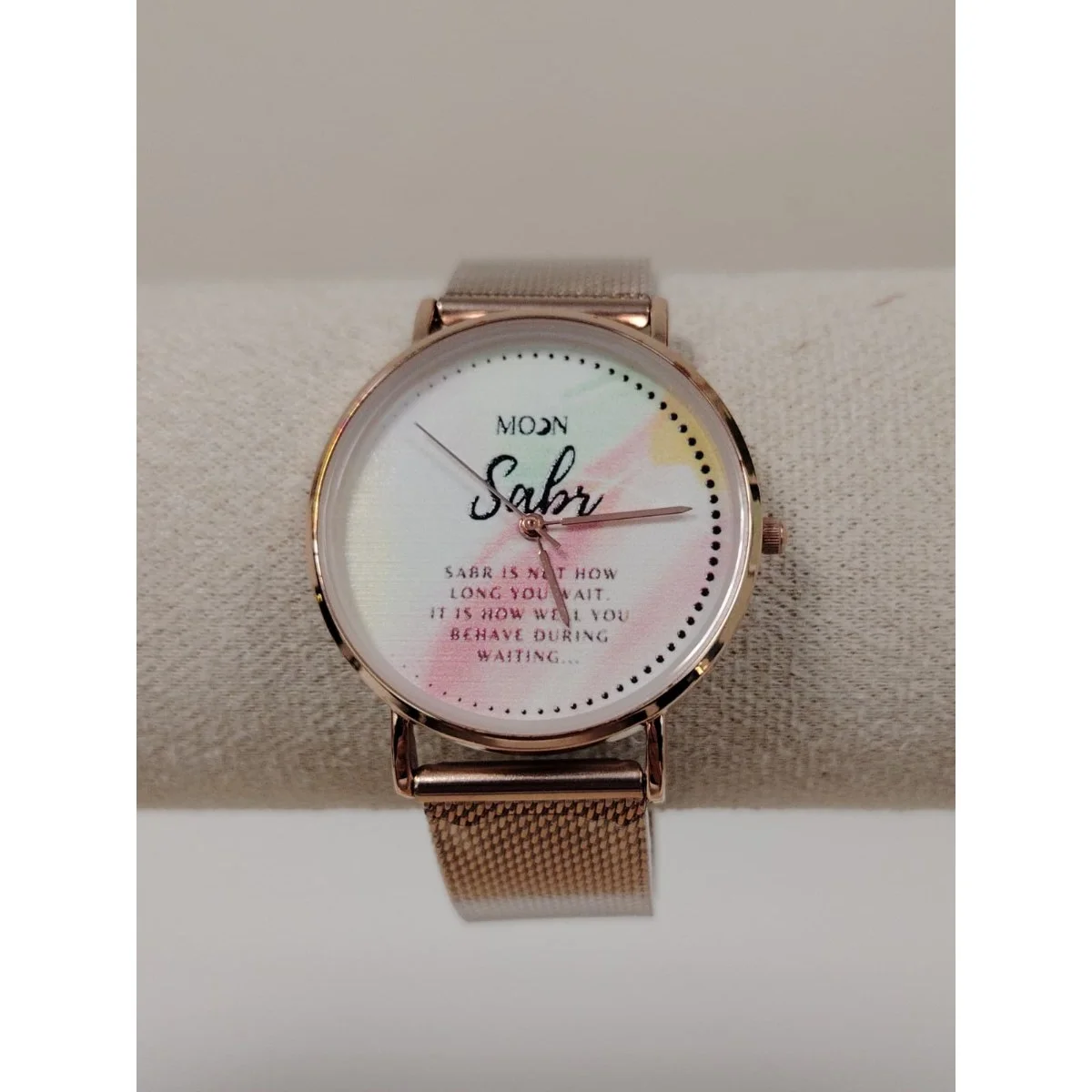 Montre "Sabr is not how long you wait…" – Cadran Aquarelle Pastel | Bracelet Maille Milanaise Or Rose | Moon Paris