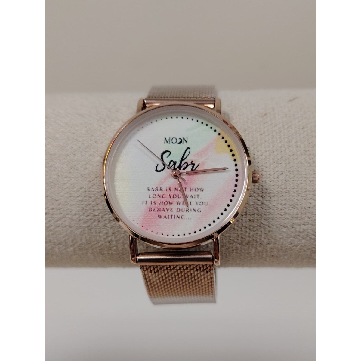 Montre "Sabr is not how long you wait…" – Cadran Aquarelle Pastel | Bracelet Maille Milanaise Or Rose | Moon Paris