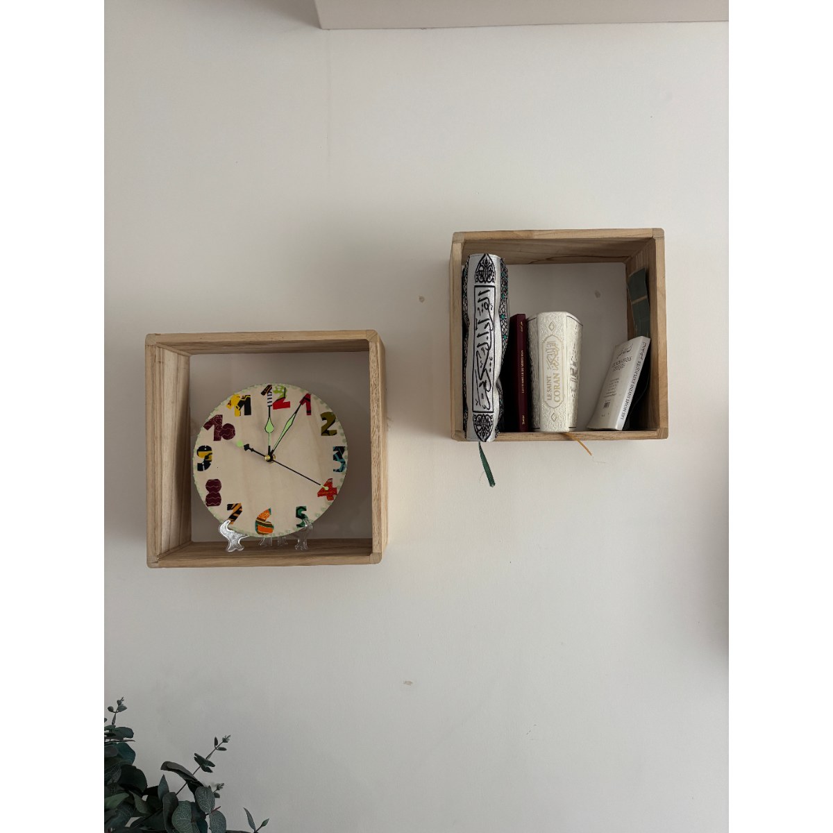 Horloge en bois phosphorescente avec tissu wax