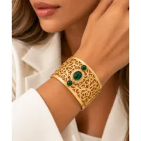 Bracelet Manchette Femme en Acier Inoxydable Doré – Motif Filigrane Oriental – Pierres Vertes – Bijou Élégant 3