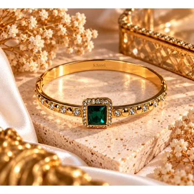 Bracelet Jonc Doré Pierre Verte & Strass – Acier Inoxydable – Bracelets