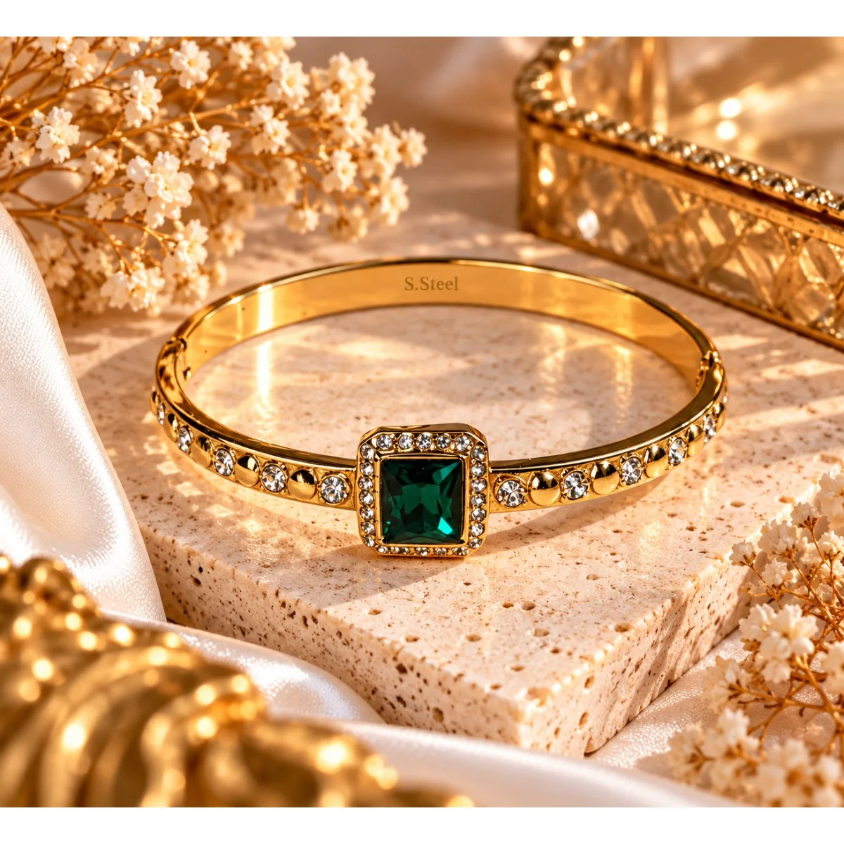 Bracelet Jonc Doré Pierre Verte & Strass – Acier Inoxydable