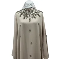 Robe Longue Élégante Beige avec Broderies Perlées et Manches Longues Amples  2