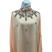 Robe Longue Élégante orange avec Broderies Perlées et Manches Longues Amples 2