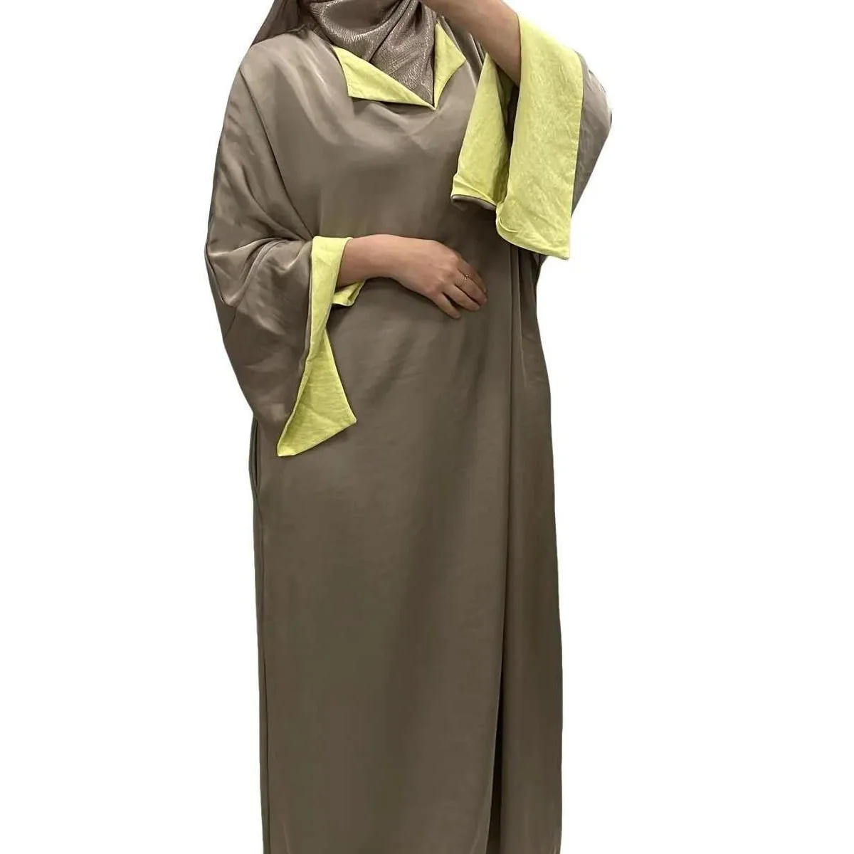 Robe Beige à Manches Revers Jaune – Confort & Élégance