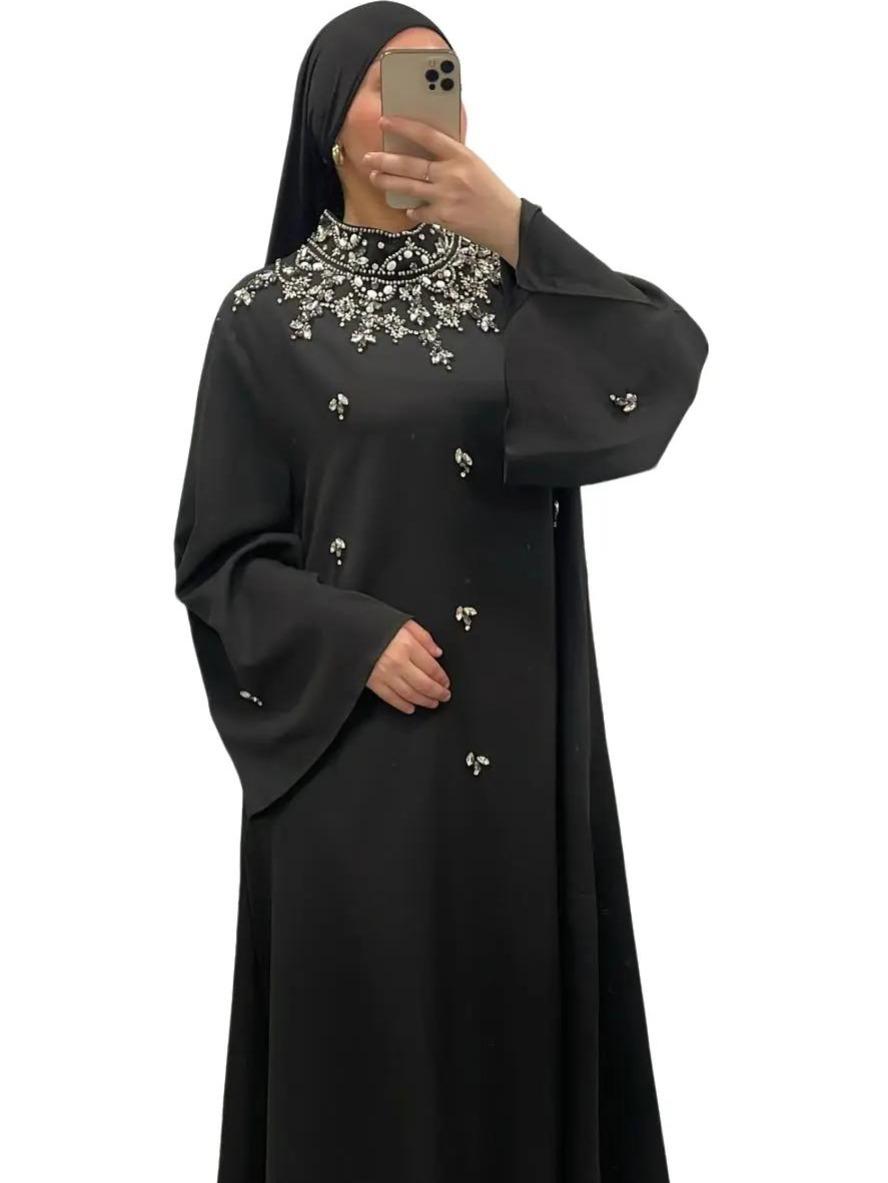 Robe Longue Élégante Noir avec Broderies Perlées et Manches Longues Amples pour Occasions Formelles