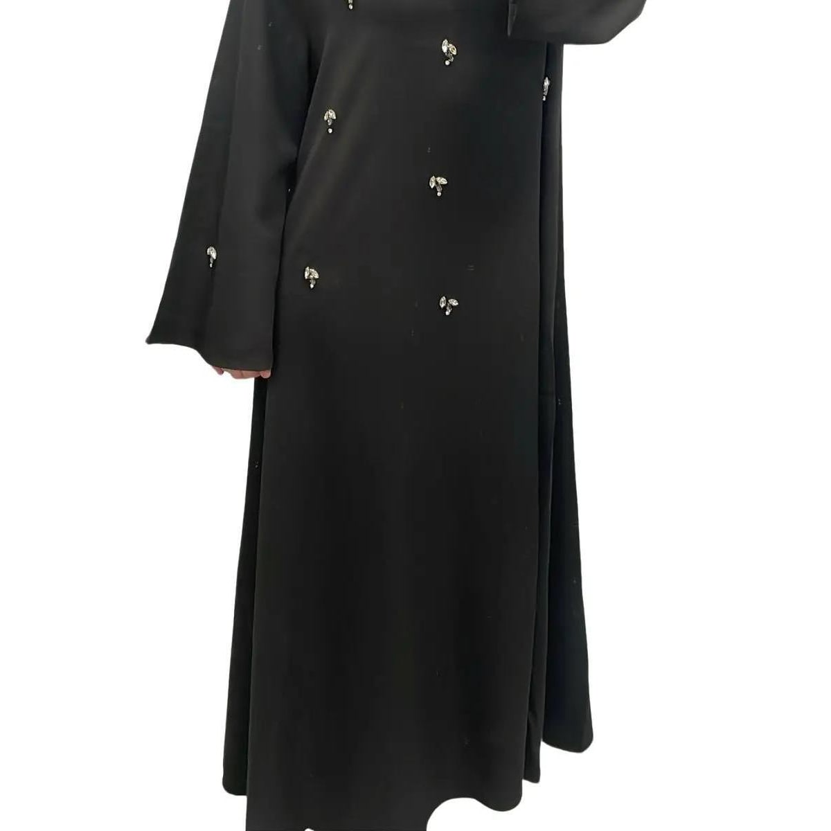 Robe Longue Élégante Noir avec Broderies Perlées et Manches Longues Amples pour Occasions Formelles