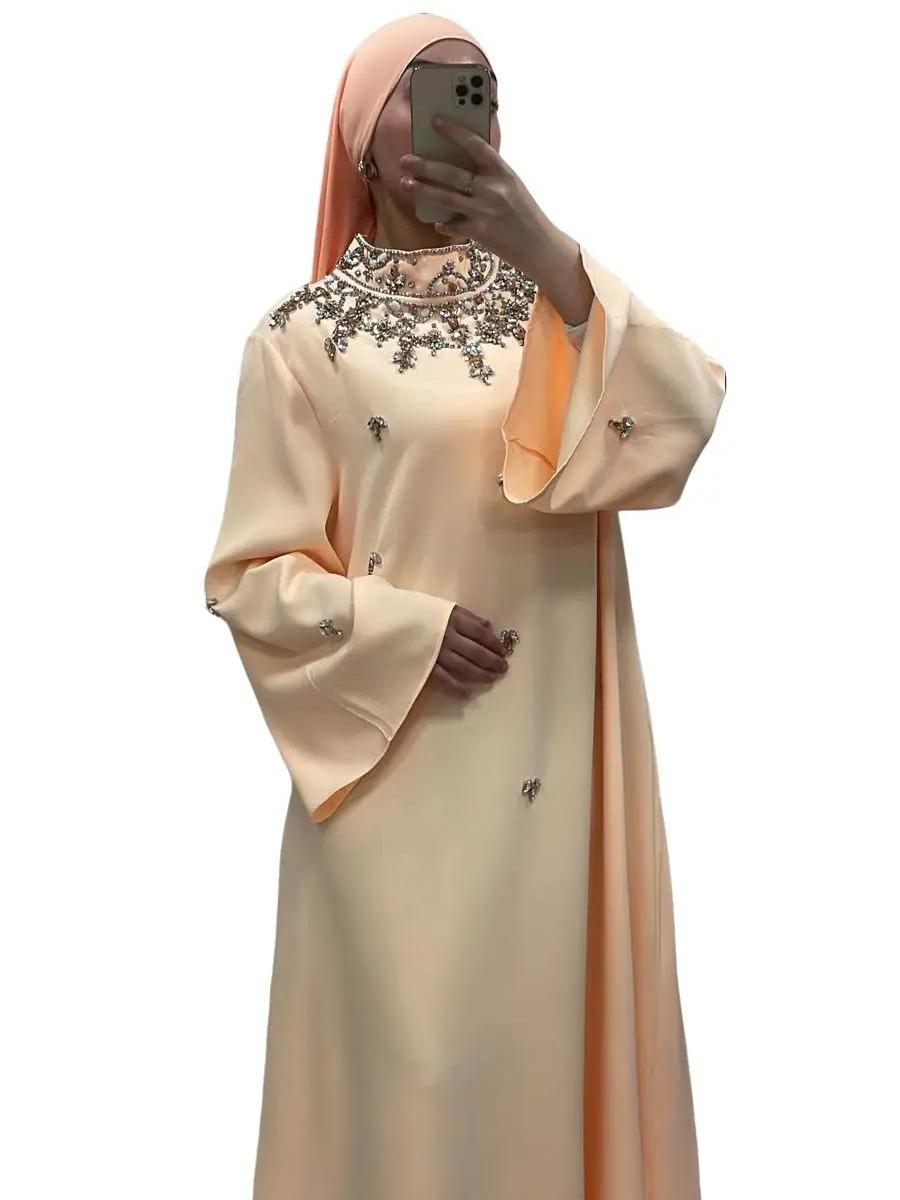 Robe Longue Élégante orange avec Broderies Perlées et Manches Longues Amples pour Occasions Formelles