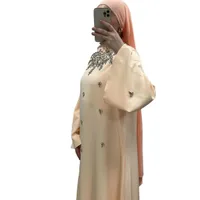 Robe Longue Élégante orange avec Broderies Perlées et Manches Longues Amples pour Occasions Formelles 2