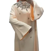 Robe Longue Élégante orange avec Broderies Perlées et Manches Longues Amples pour Occasions Formelles 4