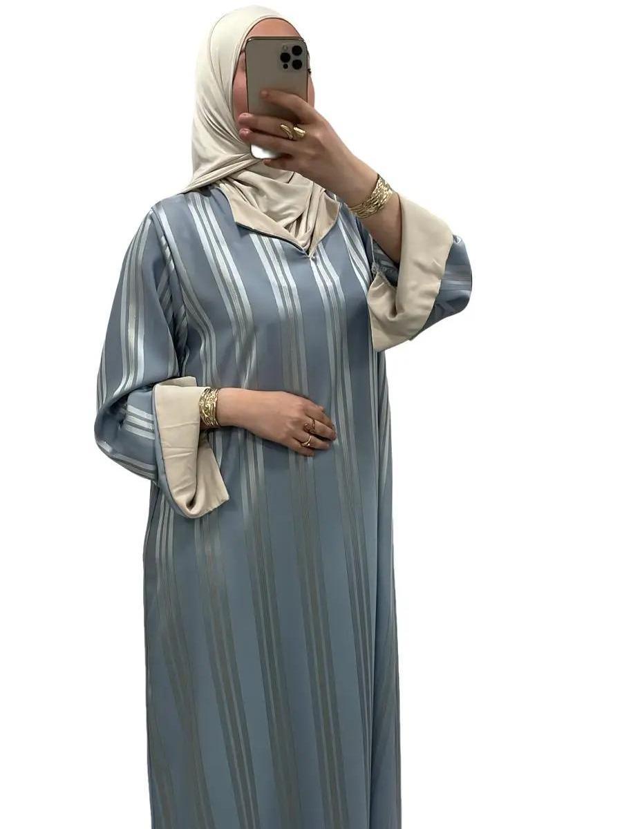 Robe longue à motifs délicats Bleu – Style intemporel