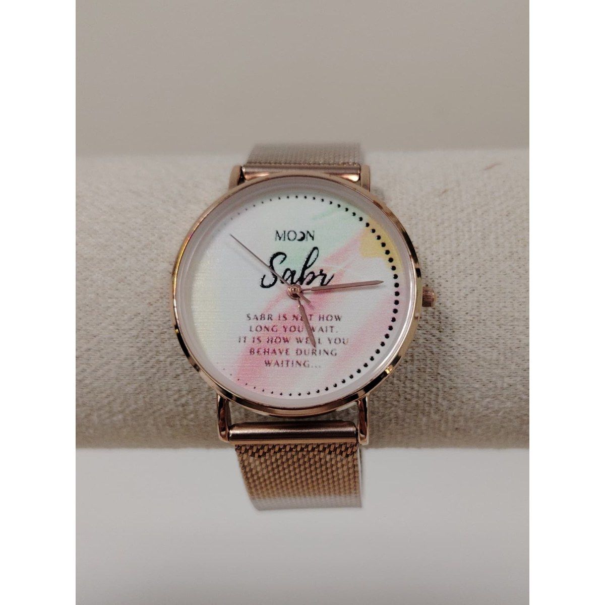 Montre "Sabr is not how long you wait…" – Cadran Aquarelle Pastel | Bracelet Maille Milanaise Or Rose | Moon Paris