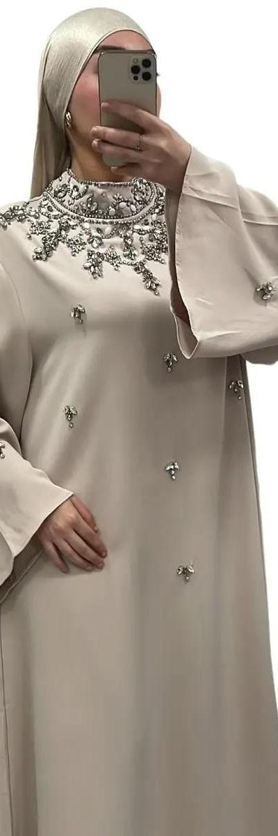 Robe Longue Élégante Beige avec Broderies Perlées et Manches Longues Amples pour Occasions Formelles