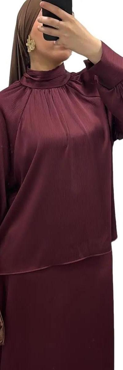 Ensemble Jupe Satinée & Haut Col Montant bordeaux